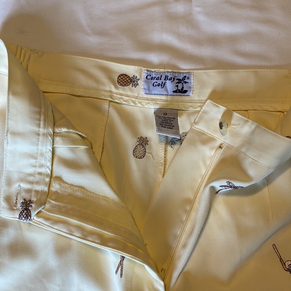 Coral Bay Golf Capris With Pineapple and Club Accents - Size 10 - Picture 10 of 12